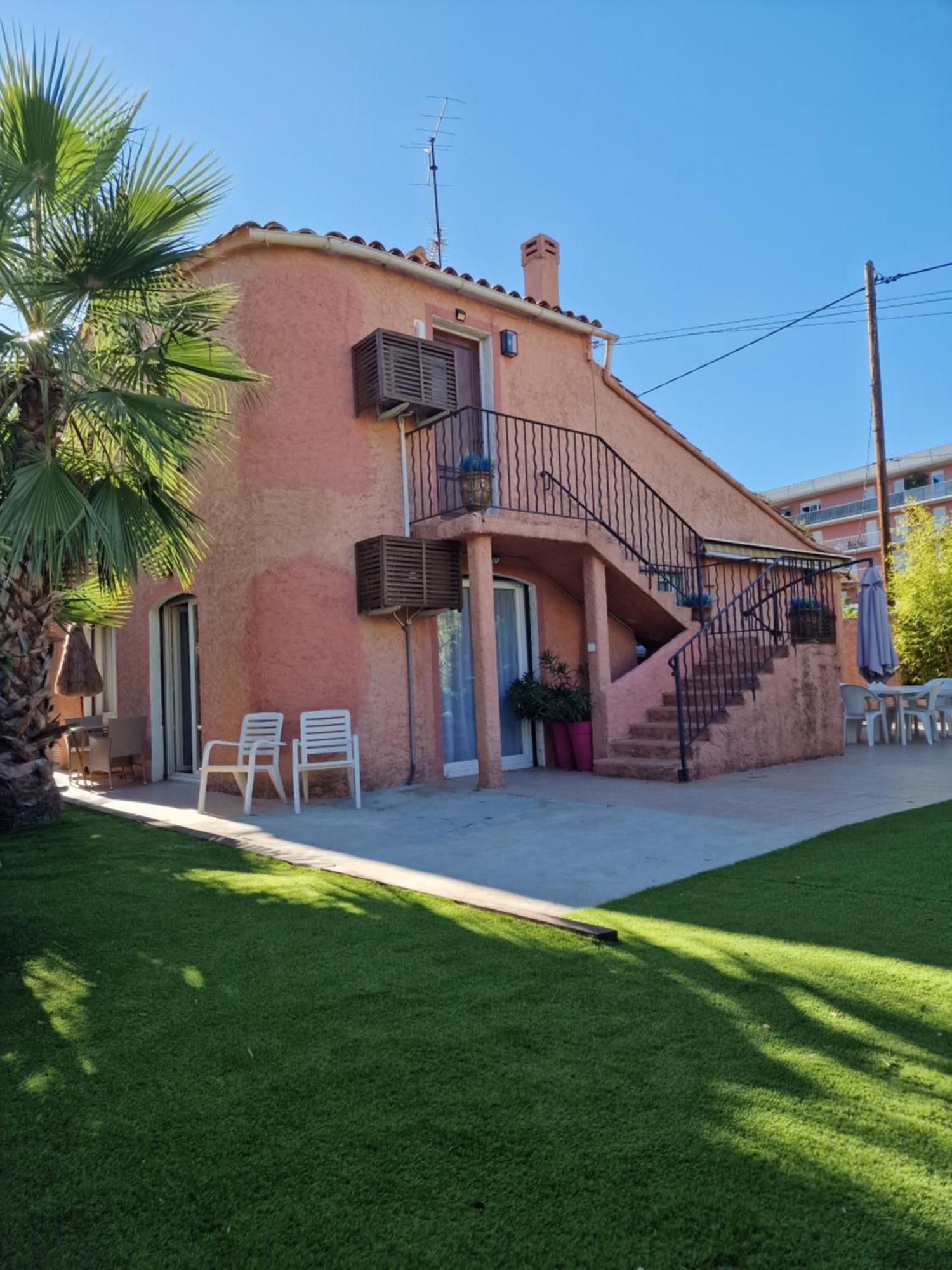 Haut De Villa A 700 Metres De La Plage, Totalement Independant Et Accessible Par Un Escalier Exterieur Sainte-Maxime Exteriér fotografie
